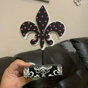 Fleur de lis decor